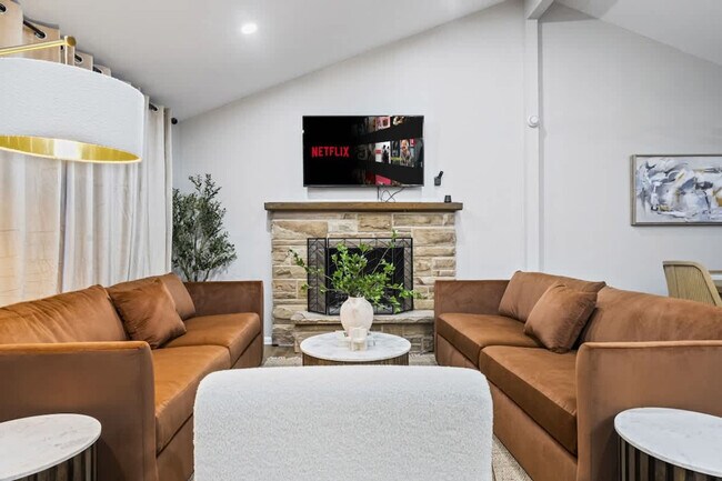 Primary Photo - 1410 N Lama Ln