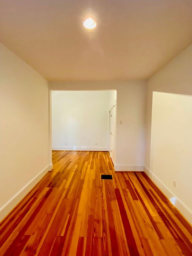 Building Photo - Beautifully Renovated 2bdrm/1.5bth Row House Located in Historic Church Hill!!