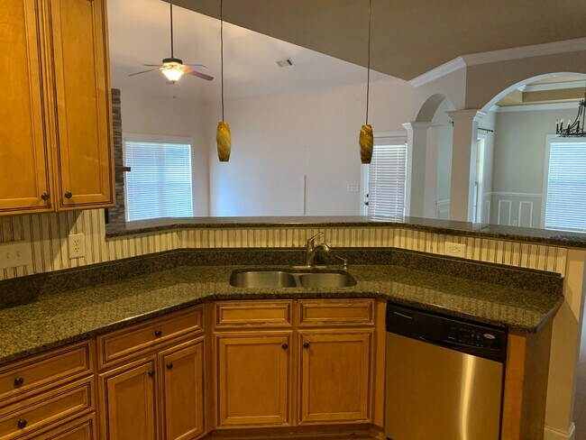Building Photo - 1329 Tulip Ct