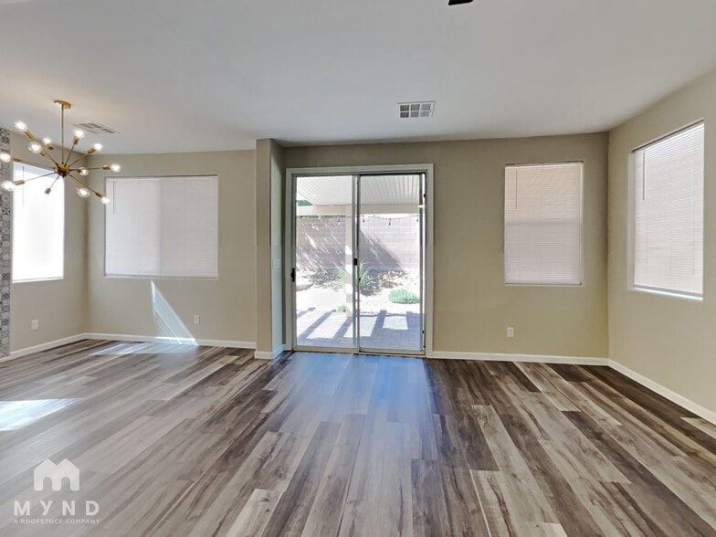 Building Photo - 8041 San Mateo St