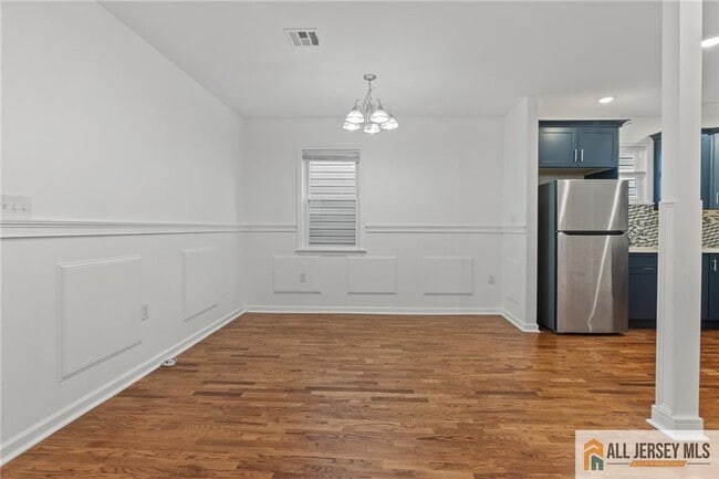 Building Photo - 362 1/2-362 New St