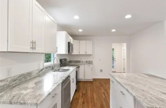 Building Photo - 2260 Pilgrim Mill Rd