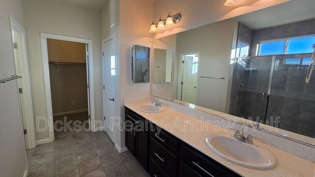 Building Photo - 7052 Diversey Dr