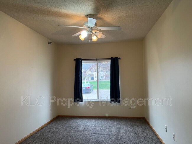 Building Photo - 2323 E Porter Ave