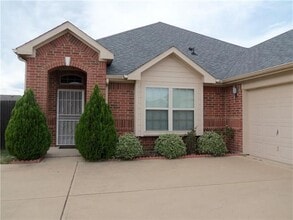Building Photo - 1619 Northview Dr
