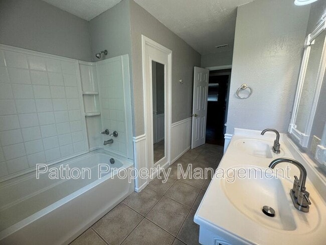 Building Photo - 5112 Arden Rd