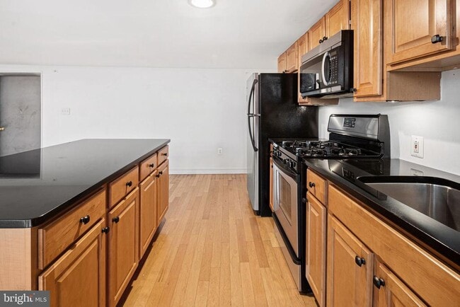 Building Photo - 810 N Hancock St