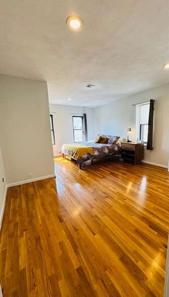 Building Photo - 39 Ashley St