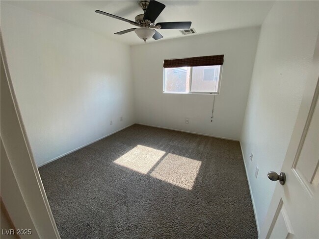 Building Photo - 9127 S Black Beauty St