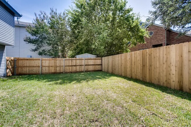 Building Photo - 4BR/2.5 Bath near the San Antonio Medical Center!!!