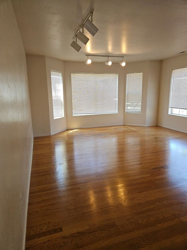 Building Photo - Beautiful custom home