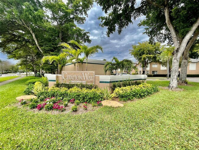 Building Photo - 9755 Westview Dr