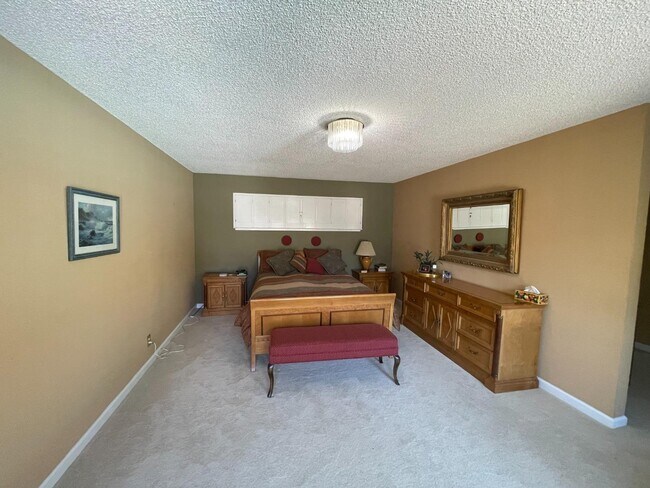 Building Photo - 55 Glengarry Way