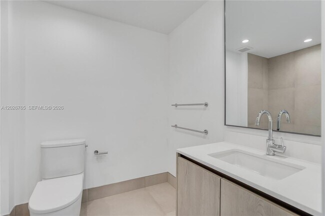 Building Photo - 9221 E Bay Harbor Dr