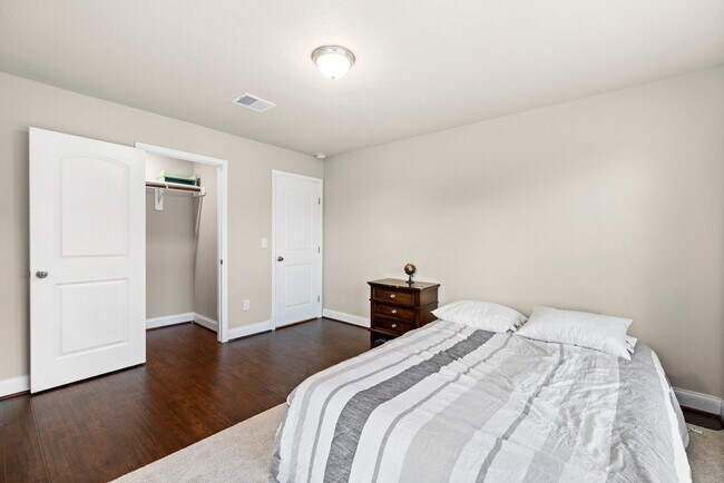 Building Photo - 25915 Lockspur Ct