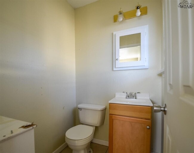 Building Photo - 1604 Red Fox Rd