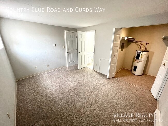 Building Photo - 681 Country Club Rd