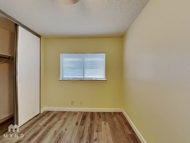 Building Photo - 9023 Mountain Field Dr