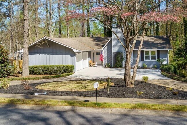 Building Photo - 2470 Trent Dr NE