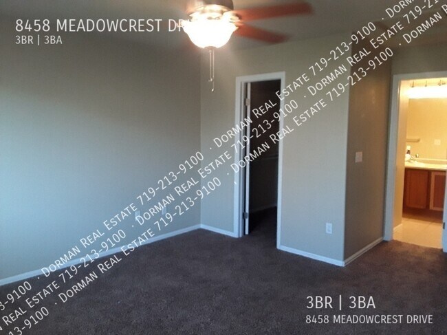 Building Photo - 8458 Meadowcrest Dr