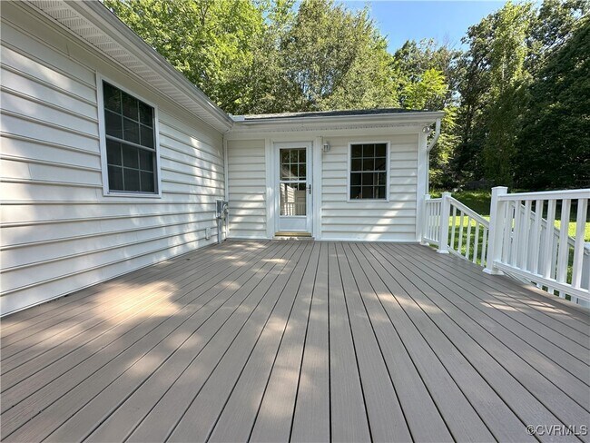 Building Photo - 16421 Chinook Dr