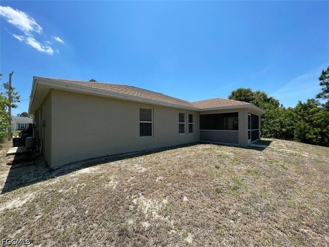 Building Photo - 1221 Summa Blvd