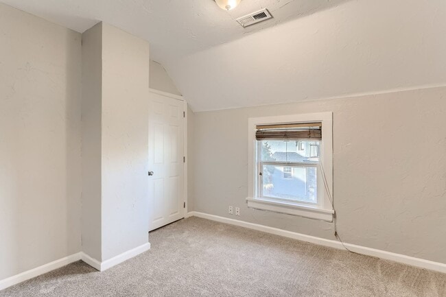 Building Photo - Stunning 4 bedroom, 4 bathroom home near Sloan's Lake!
