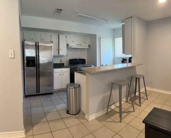 Building Photo - 6723 Glen Rock