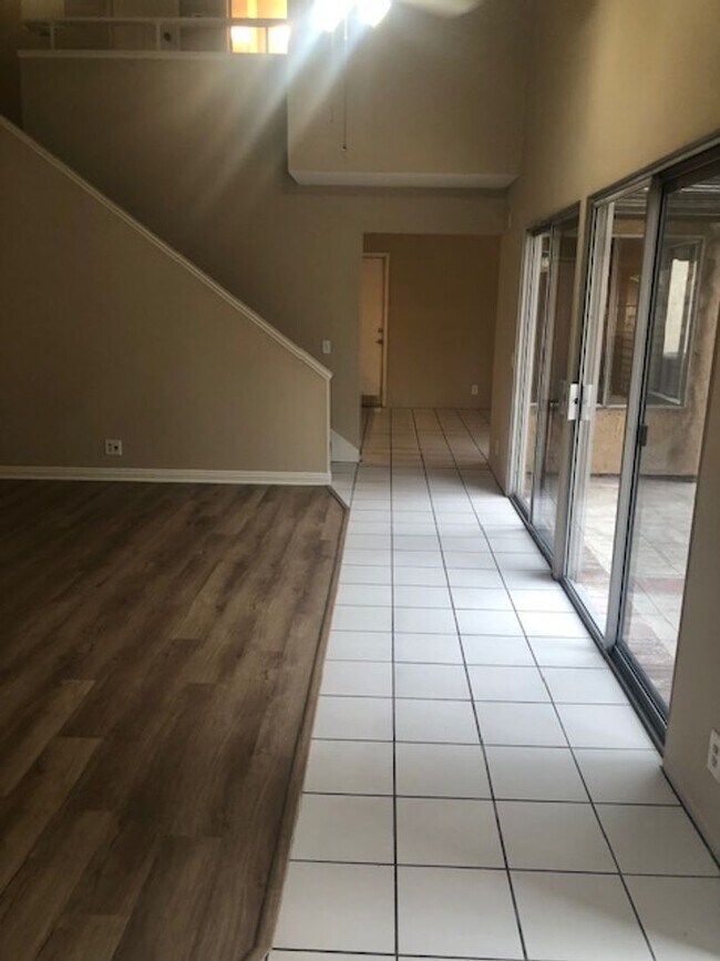 Building Photo - Beautifully Updated 3 Bed/2 Bath Single Fa...