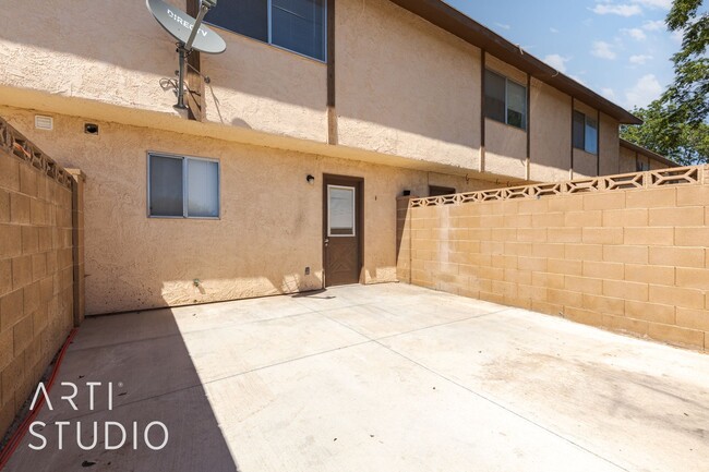 Building Photo - Nice Colorview Townhome