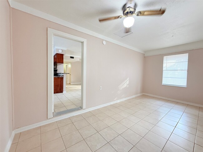 Building Photo - 208 Laurie Ln