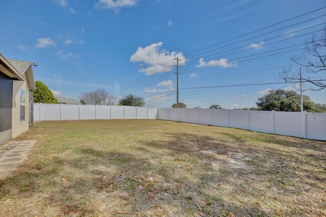 Building Photo - Spacious 3/2 with 2-Car Garage Home in Louisa Pointe Community - Clermont!