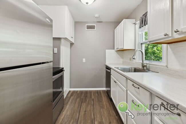 Building Photo - Charming 2bd/1ba close to local shopping and restaurants!