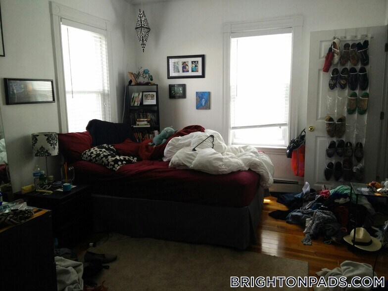 Building Photo - 27 Brackett St