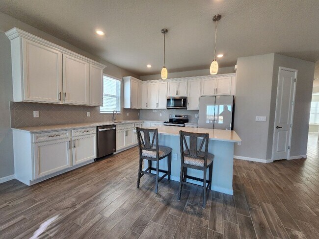 Building Photo - Gorgeous 3-Bedroom, 2-Bathroom Home in Cle...