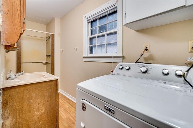 Building Photo - 1011 E 49th St