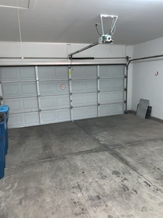Building Photo - Amazing 2 bedroom Home- NW