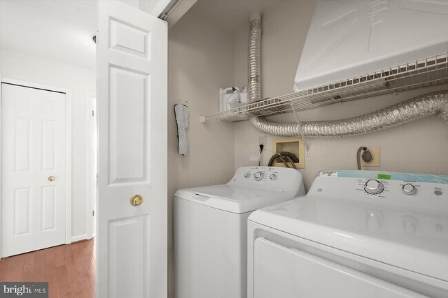 Building Photo - 7758 Mayfair Cir