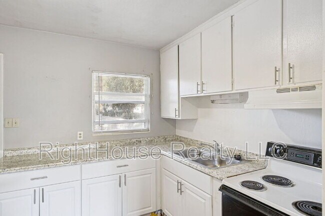 Building Photo - 420 Euclid Ave