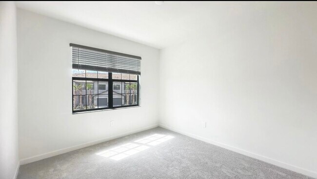 Building Photo - 15143 Sunny Day Dr