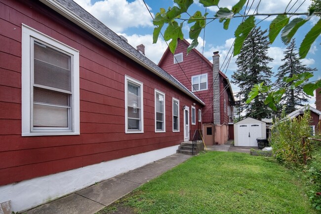 Building Photo - 7 105th St