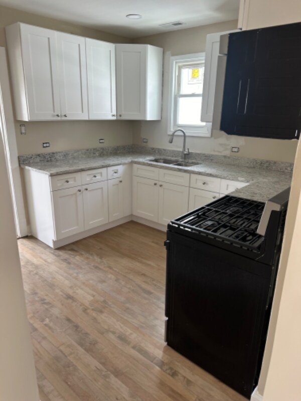 Building Photo - 5204 N Ludlam Ave