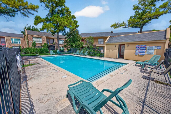 Building Photo - 3303 W Greenridge Dr