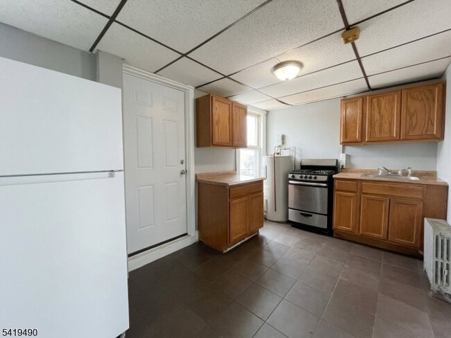 Building Photo - 307 Main St