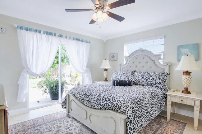 Building Photo - 19185 SE Homewood Ave