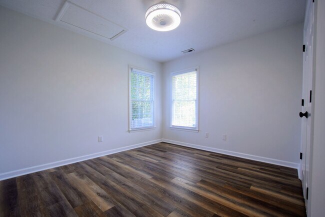 Building Photo - 2828 Franzia Dr