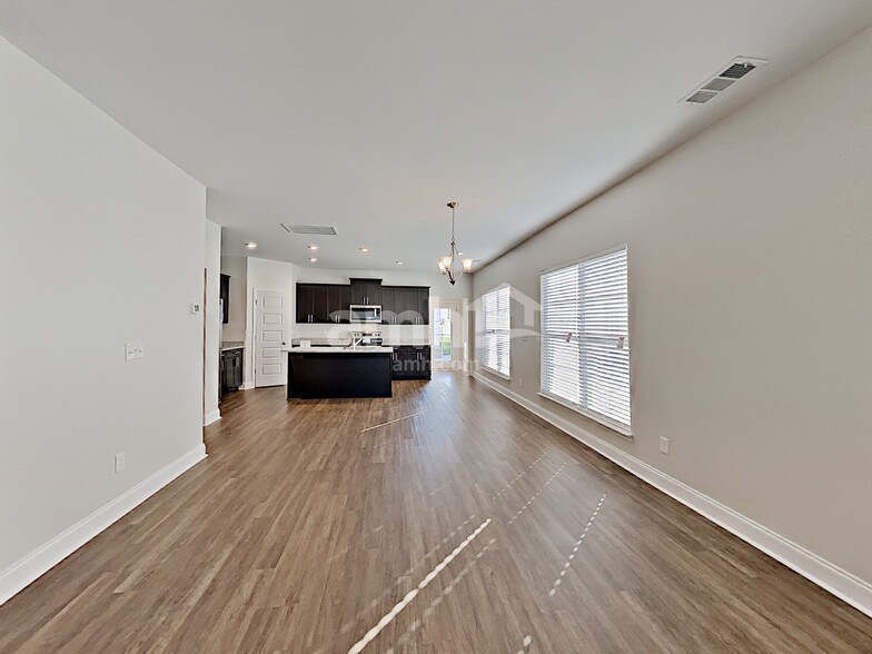 Building Photo - 5325 Tupelo St