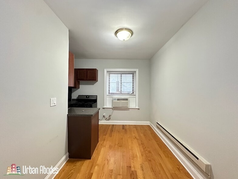 Building Photo - 3721 N Pine Grove Ave