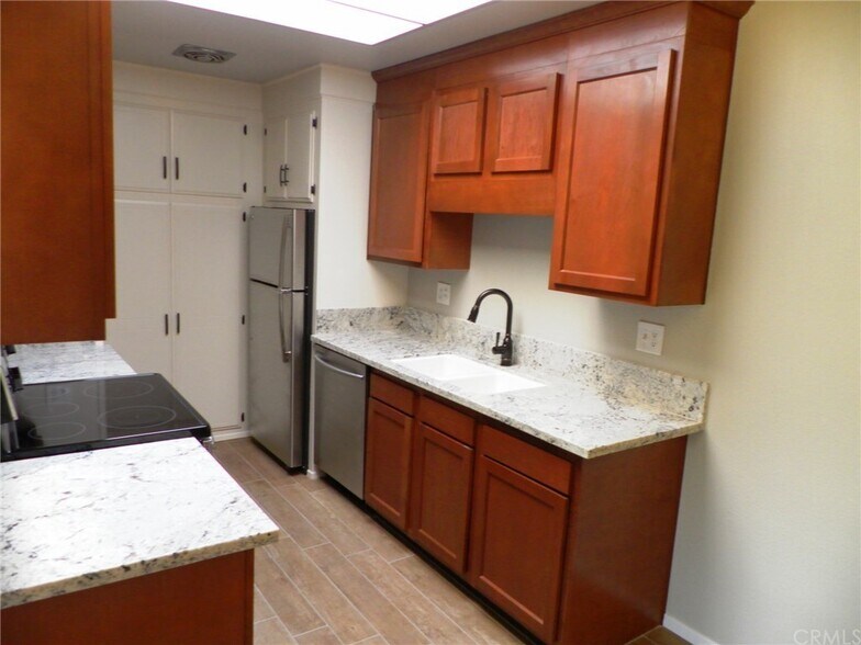 Building Photo - 2119 Via Puerta