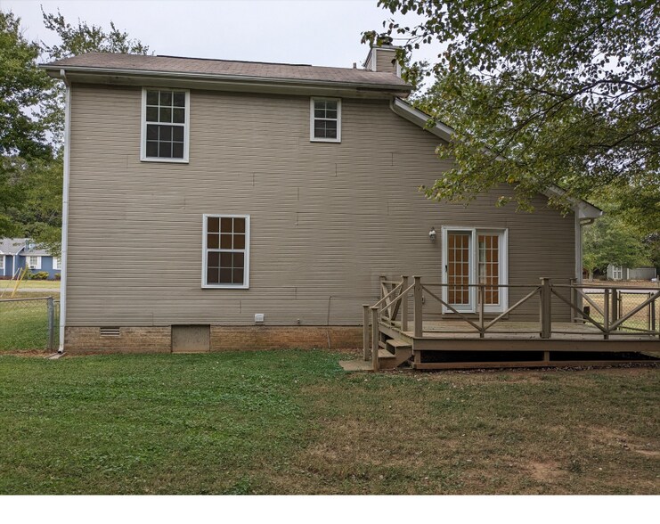 Building Photo - 198 Leslie Ln